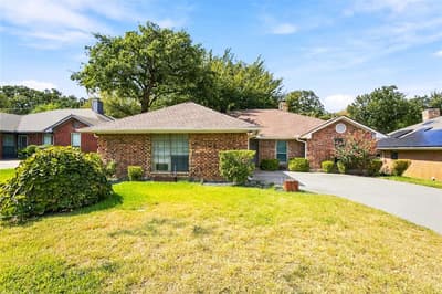 2708 Citadel Drive, Arlington TX 76012 - Photo 2