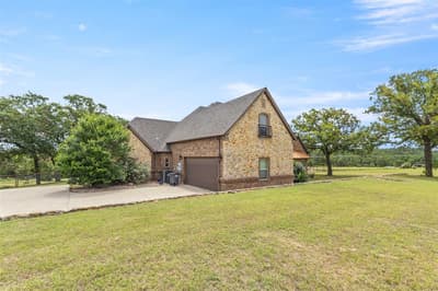 108 Oak Creek Drive, Springtown TX 76082 - Photo 3