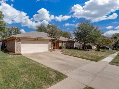 904 Forest Trail Court, Euless TX 76039 - Photo 2