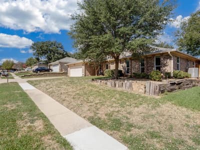 904 Forest Trail Court, Euless TX 76039 - Photo 3