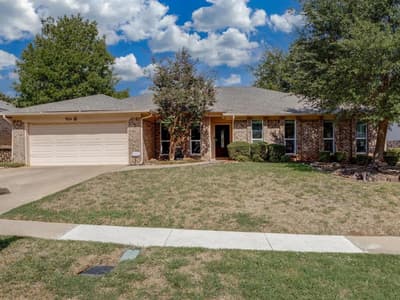 904 Forest Trail Court, Euless TX 76039