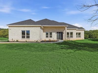 2304 Candlestick Drive, Granbury TX 76049