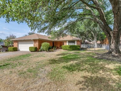 221 Meadowhill Drive, Benbrook TX 76126