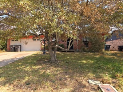 2001 Carverly Drive, Fort Worth TX 76112