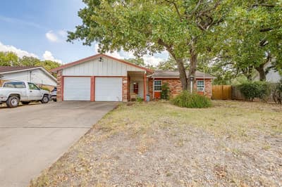 915 Cherry Laurel Lane, Arlington TX 76012 - Photo 3