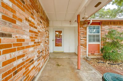 915 Cherry Laurel Lane, Arlington TX 76012 - Photo 5
