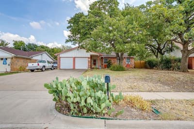 915 Cherry Laurel Lane, Arlington TX 76012 - Photo 4
