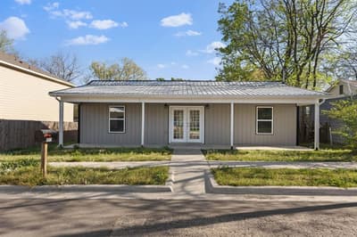 805 S 4th Street, Bonham TX 75418