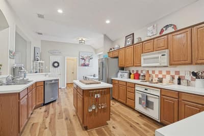 4914 Petersburg Drive, Rowlett TX 75088 - Photo 4