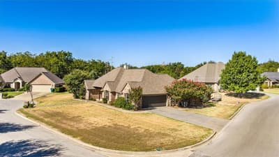 801 Maplewood Court, Stephenville TX 76401 - Photo 2