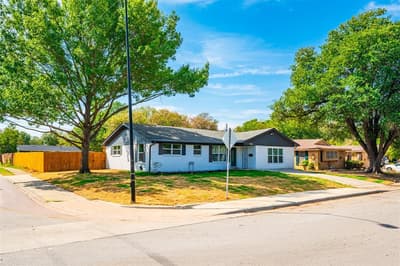 1312 E Mitchell Street, Arlington TX 76010 - Photo 4