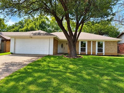 2231 Park Springs Court, Arlington TX 76013
