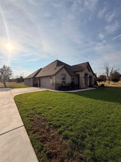 1136 Tremont Lane, Granbury TX 76049 - Photo 2