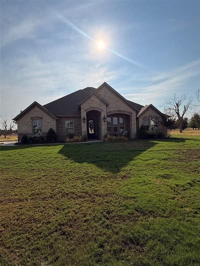 1136 Tremont Lane, Granbury TX 76049
