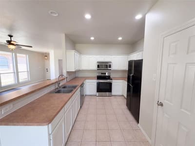 2617 Silver Hill Drive, Fort Worth TX 76131 - Photo 2