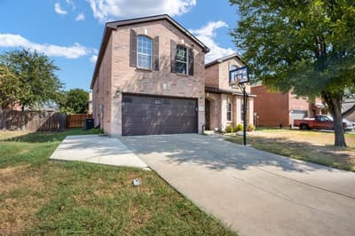 2456 Arroyo Springs Drive, Grand Prairie TX 75052 - Photo 2