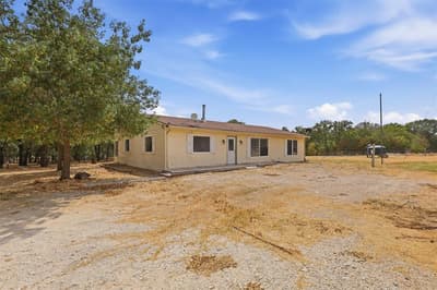 1005 Hickey Court, Granbury TX 76049 - Photo 3
