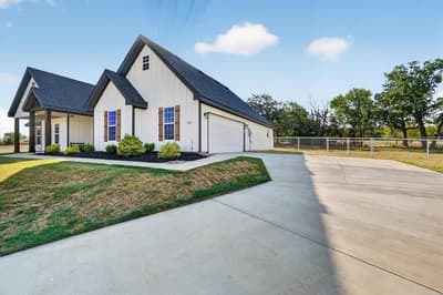 332 Jonny Boy Way, Springtown TX 76082 - Photo 5