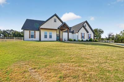 332 Jonny Boy Way, Springtown TX 76082 - Photo 4