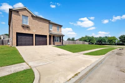 951 Zachary Drive, Arlington TX 76002 - Photo 2