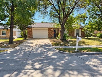 305 S Willow Street, Mansfield TX 76063 - Photo 2