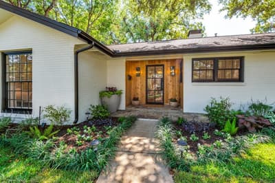 2013 Huntington Lane, Fort Worth TX 76110 - Photo 2