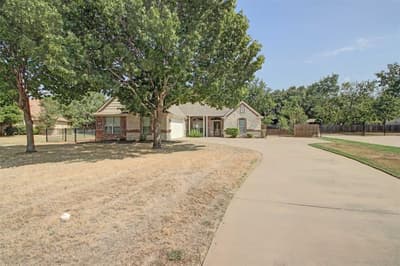 107 Heritage Place, Glen Rose TX 76043 - Photo 2