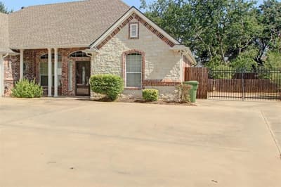 107 Heritage Place, Glen Rose TX 76043 - Photo 3