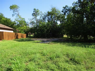 809 E 7th Street, Bonham TX 75418