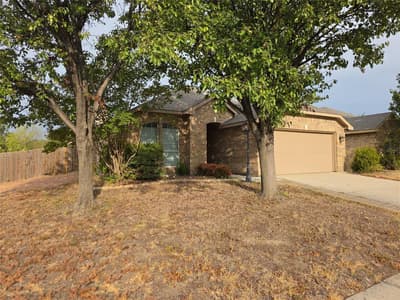 601 Crestview Court, Saginaw TX 76179