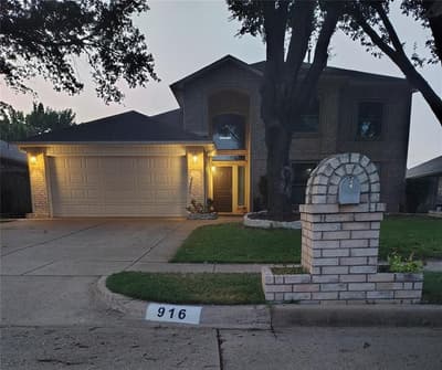 916 Pennsylvania Drive, Saginaw TX 76131
