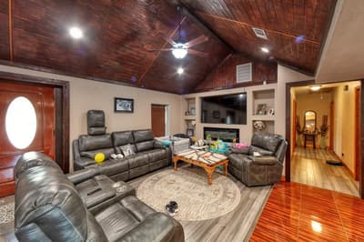 411 S Prairie Street, Pilot Point TX 76258 - Photo 3