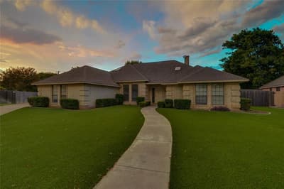 8240 Saddlebrook Drive, Benbrook TX 76116