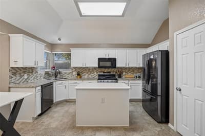 905 Forest Hollow Drive, Hurst TX 76053 - Photo 5