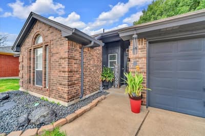 6608 Stetter Drive, Arlington TX 76001 - Photo 3