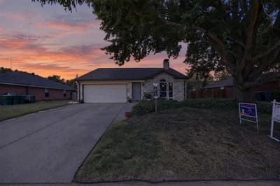 203 Briarglen Drive, Cedar Hill TX 75104 - Photo 2