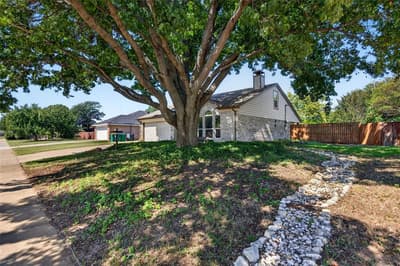 203 Briarglen Drive, Cedar Hill TX 75104 - Photo 3