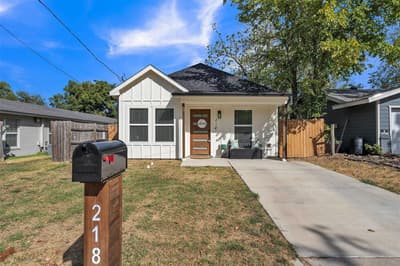 218 Locust Street S, Sulphur Springs TX 75482 - Photo 2