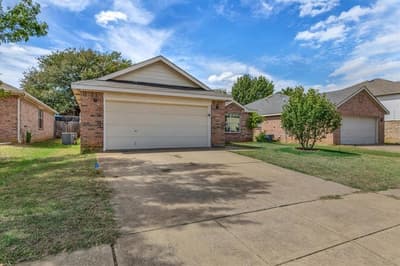 10333 Bear Hollow Drive, Fort Worth TX 76244 - Photo 2