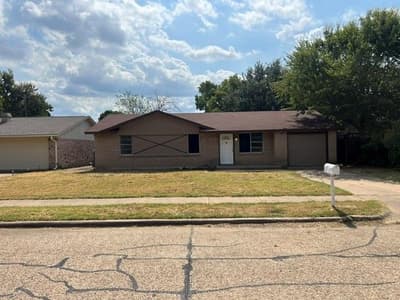 2312 Meadow Crest, Irving TX 75060 - Photo 2
