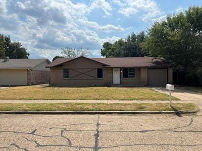2312 Meadow Crest, Irving TX 75060