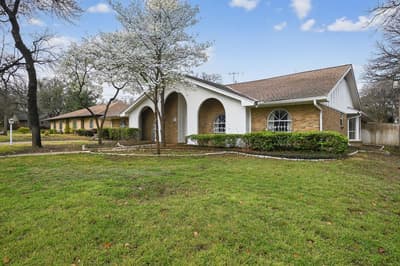 704 Castlewood Lane, Arlington TX 76012 - Photo 2