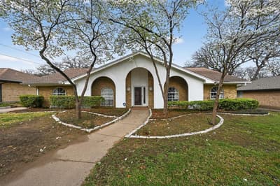 704 Castlewood Lane, Arlington TX 76012