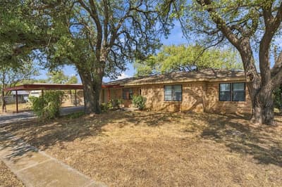 207 Cresthill Drive, Lacy Lakeview TX 76705 - Photo 2