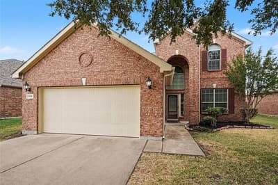 804 W Bend Boulevard, Burleson TX 76028 - Photo 2