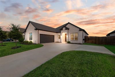 812 Stamford Avenue, Arlington TX 76002 - Photo 2