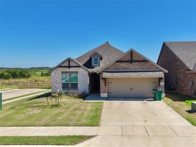 616 Juneau Street, Gainesville TX 76240 - Photo 2