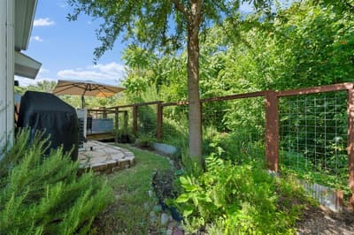 1269 Clifftop Lane, Dallas TX 75208 - Photo 2