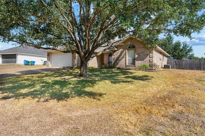 624 Willow Creek Drive, Hewitt TX 76643 - Photo 3