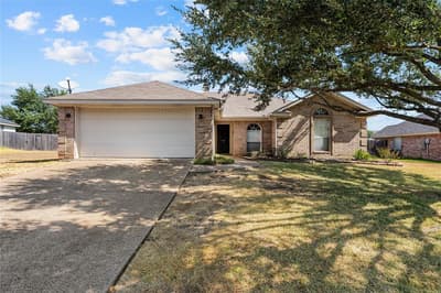 624 Willow Creek Drive, Hewitt TX 76643